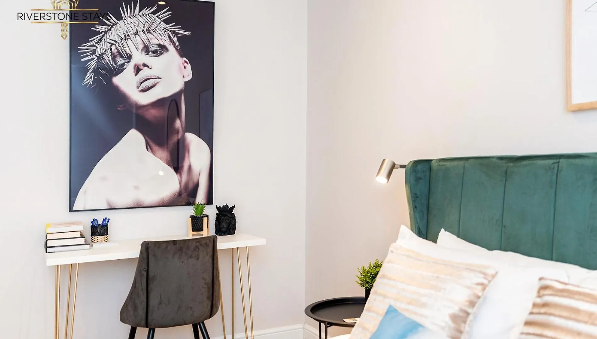 Exceptional Apartment & Gorgeous Interior & King Size Bed Leeds