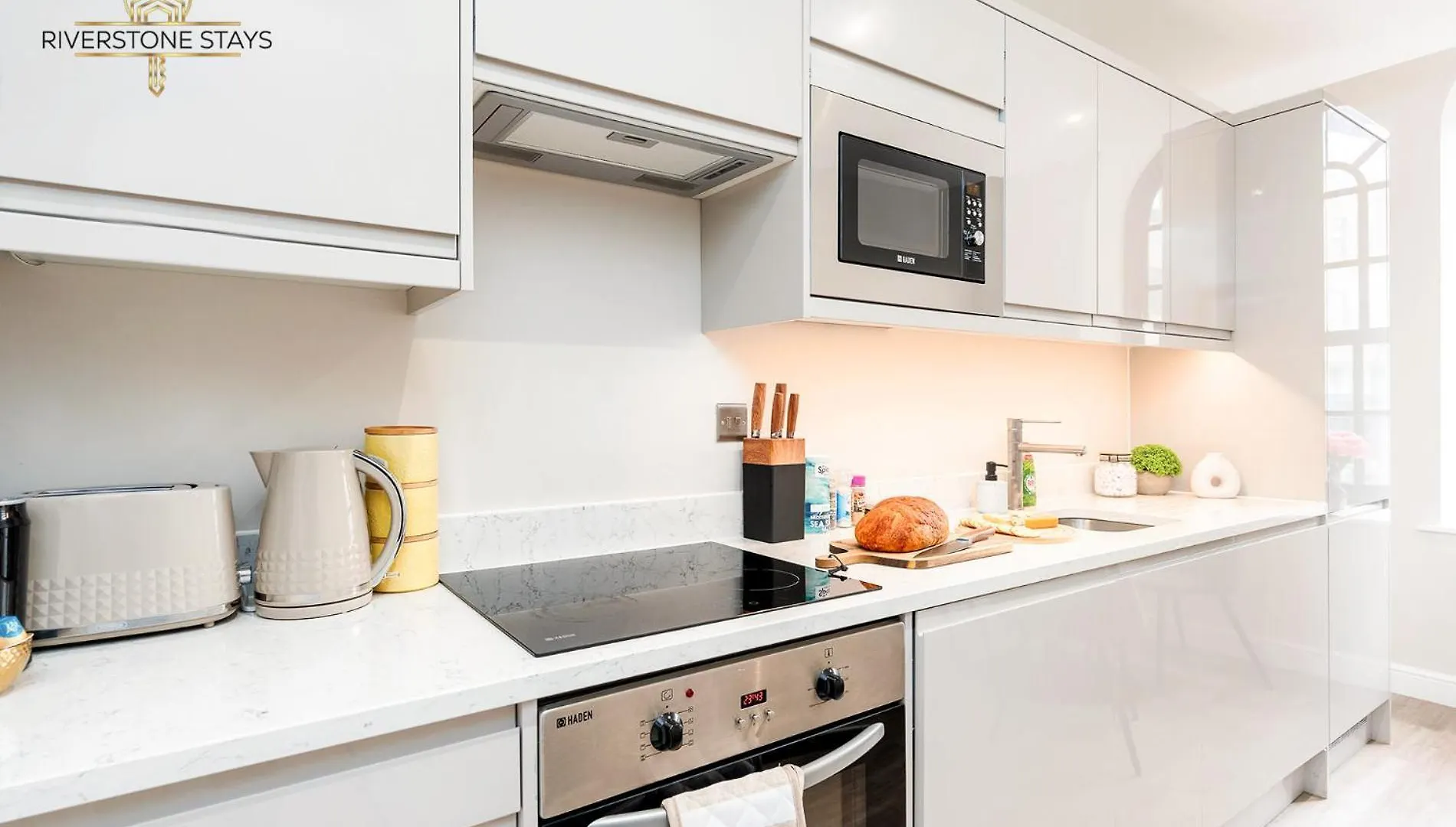 Exceptional Apartment & Gorgeous Interior & King Size Bed Leeds